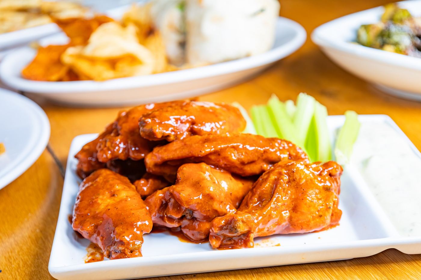 Buffalo wings with celery and ranch